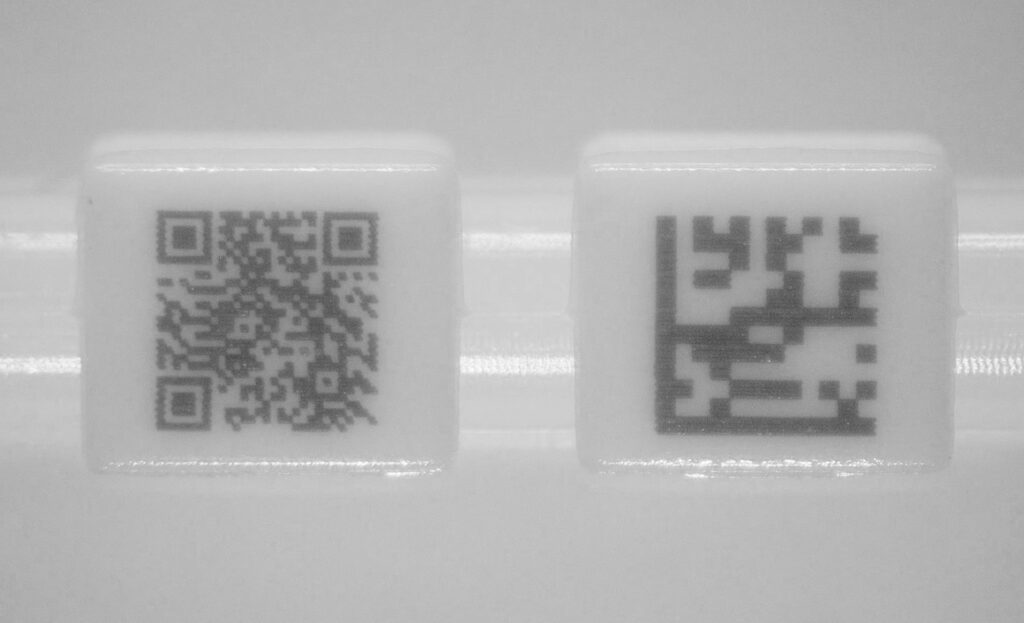 レーザーマークバンド　QRコードとデータマトリックス